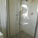 300m2 Piscine Chauffee Et Jacuzzi-spa De Nage