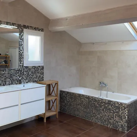 300m2 Piscine Chauffee Et Jacuzzi-spa De Nage Afa