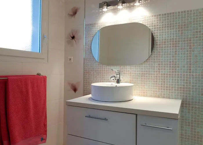 Villa 300m2 Piscine Chauffee Et Jacuzzi-spa De Nage