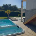 300m2 Piscine Chauffee Et Jacuzzi-spa De Nage 别墅 Afa
