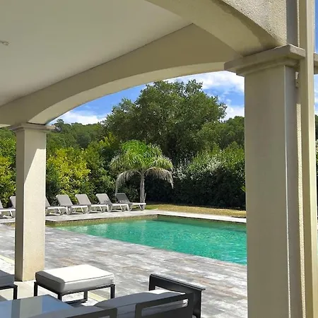 300m2 Piscine Chauffée Et Jacuzzi-spa De Nage Afa