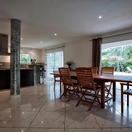 Villa 300m2 Piscine Chauffée Et Jacuzzi-spa De Nage *