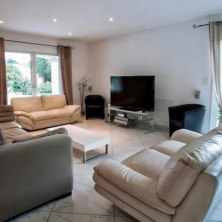 300m2 Piscine Chauffee Et Jacuzzi-spa De Nage *