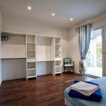 Villa 300m2 Piscine Chauffee Et Jacuzzi-spa De Nage Afa