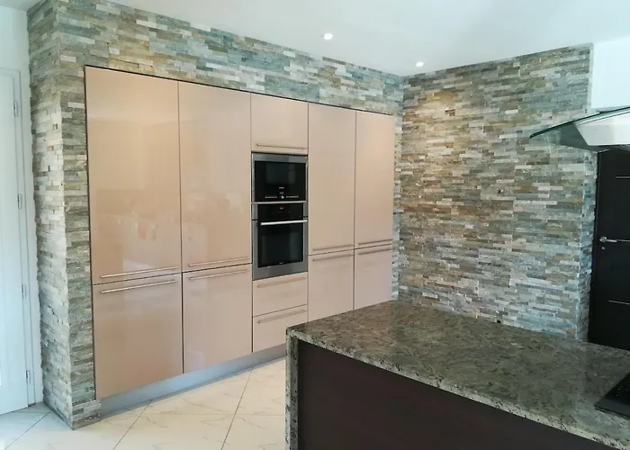 300m2 Piscine Chauffee Et Jacuzzi-spa De Nage * Afa