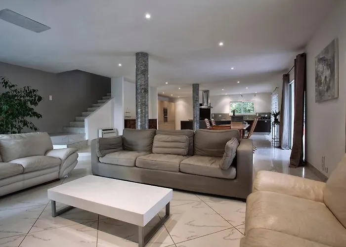 Βίλα 300m2 Piscine Chauffee Et Jacuzzi-spa De Nage