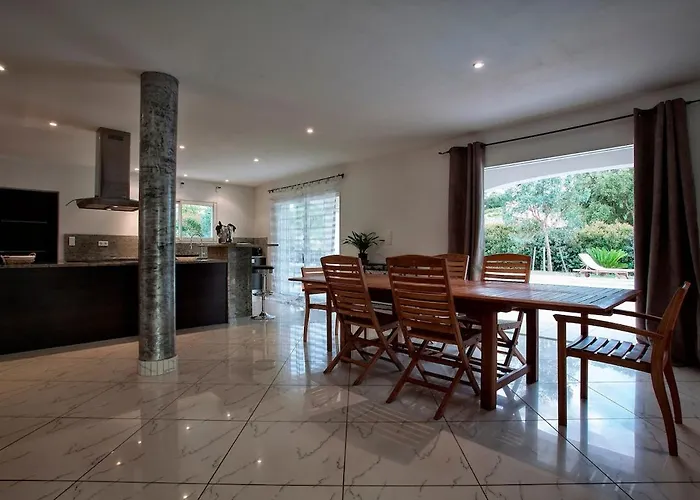 Villa 300m2 Piscine Chauffee Et Jacuzzi-spa De Nage *