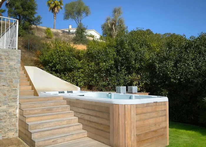 300m2 Piscine Chauffee Et Jacuzzi-spa De Nage Βίλα