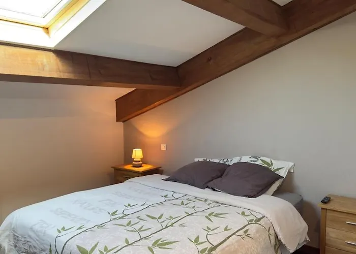 300m2 Piscine Chauffee Et Jacuzzi-spa De Nage