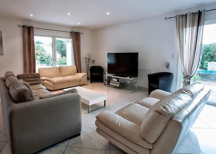 300m2 Piscine Chauffee Et Jacuzzi-spa De Nage *