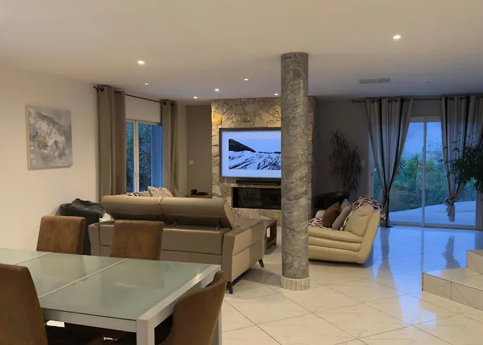 Βίλα 300m2 Piscine Chauffee Et Jacuzzi-spa De Nage *